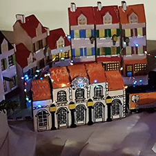 Un village de Noël avec les maquettes en carton Kit et Colle